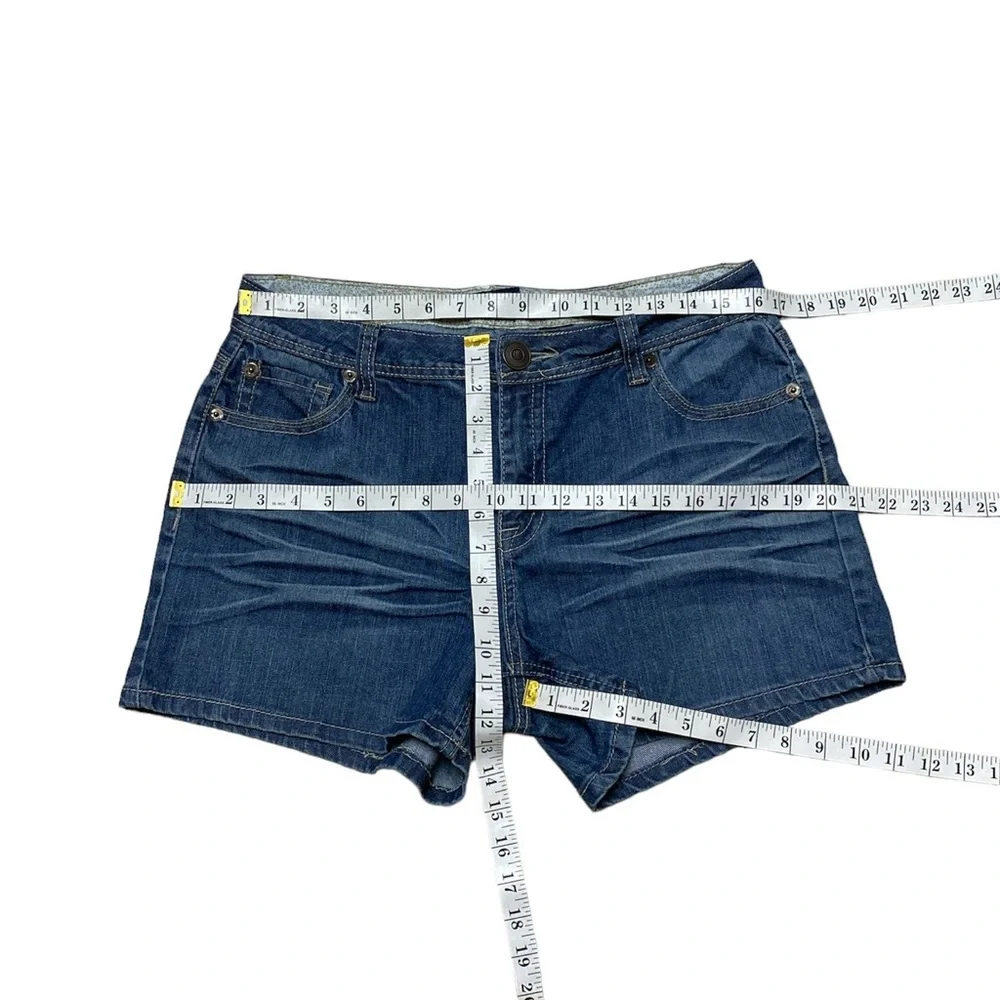 Jean Shorts Women’s 12 Blue Medium Wash Denim Casual Mid Rise Five Pocket Bottom